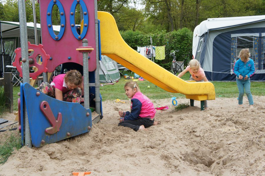 Spelen op veld Esdoorn Spelen op veld Esdoorn