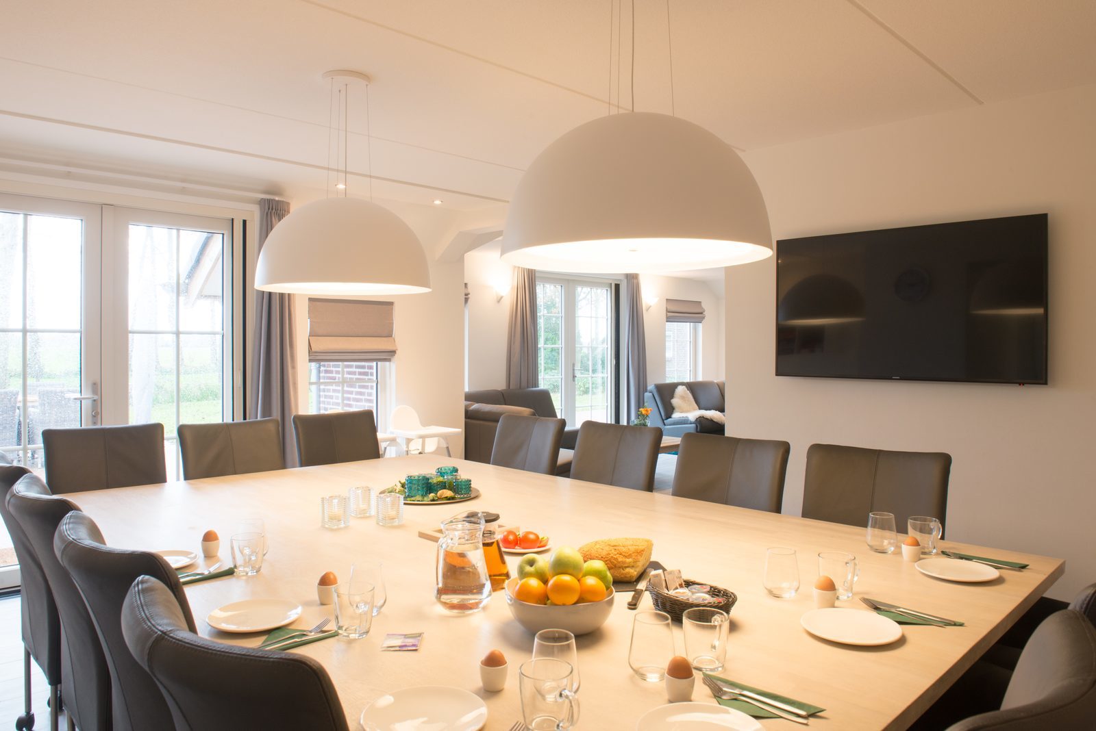 Wilgenhaege: ruim vakantiehuis met o.a. tafel voor max. 14 personen