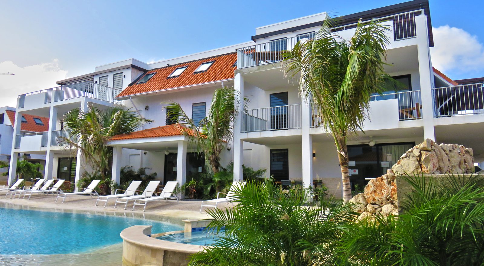 Os nossos apartamentos de aluguer Bonaire adequam-se a casais, famílias grandes e pequenas. Pode relaxar e desfrutar de um ambiente agradável nesta fantástica ilha.