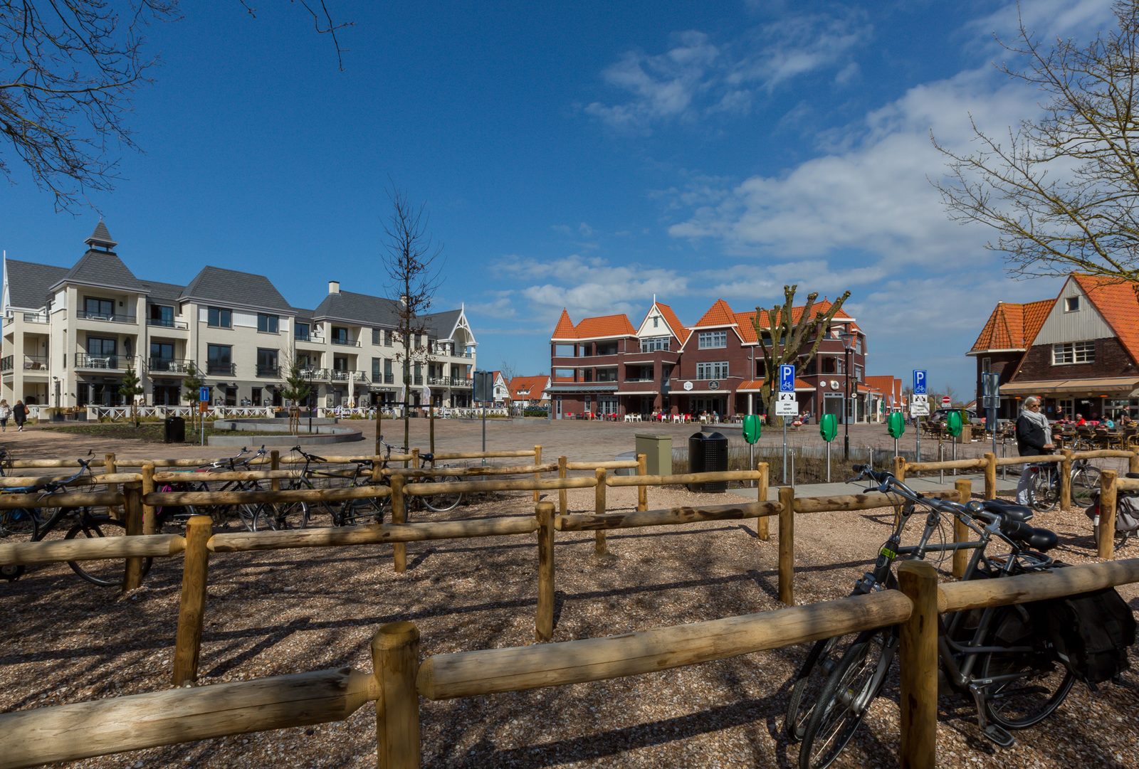 Vernieuwd plein Dishoek Vernieuwd plein Dishoek
