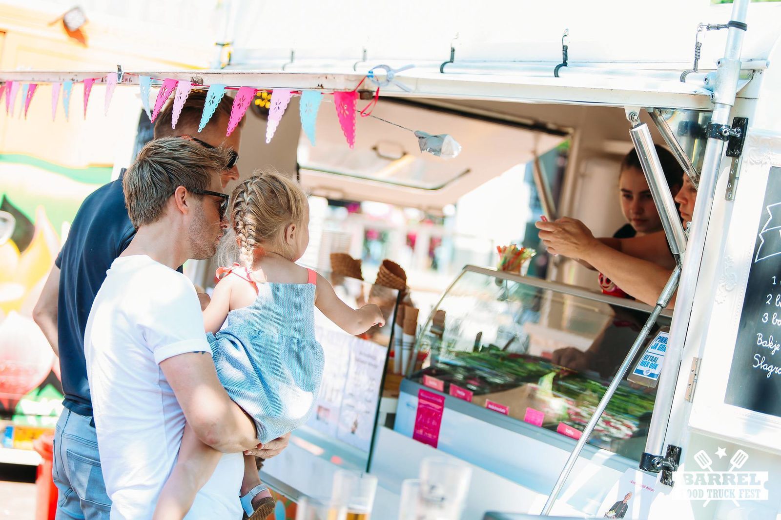 Barrel food truck festival in het centrum van Hardenberg