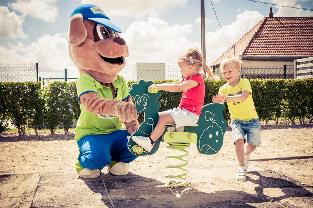 Suity en kindjes op speelplein