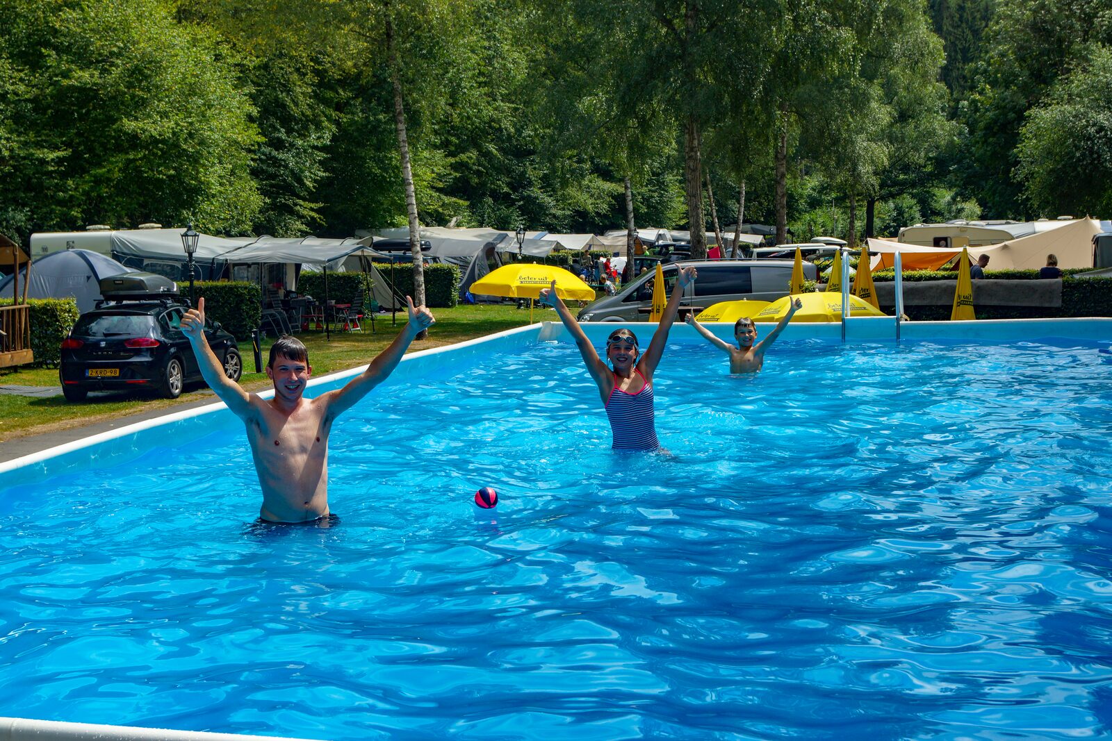 Erlebnisbad Therme Schwimmbad Wiesbaden  Umgebung