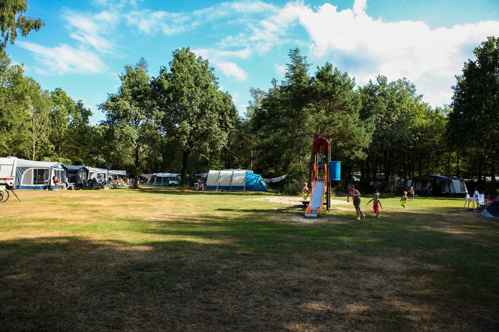 meemsveld vanaf 432, met speeltuintje
